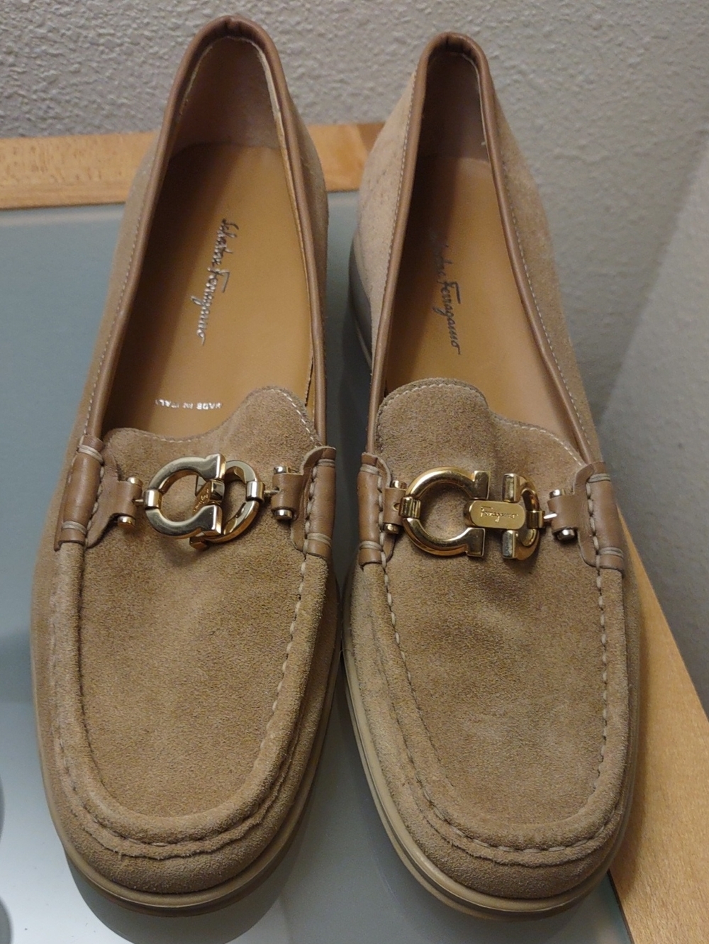 Salvatore Ferragamo Tan Suede Gancini Loafers Size 8 B, Offers Welcome!